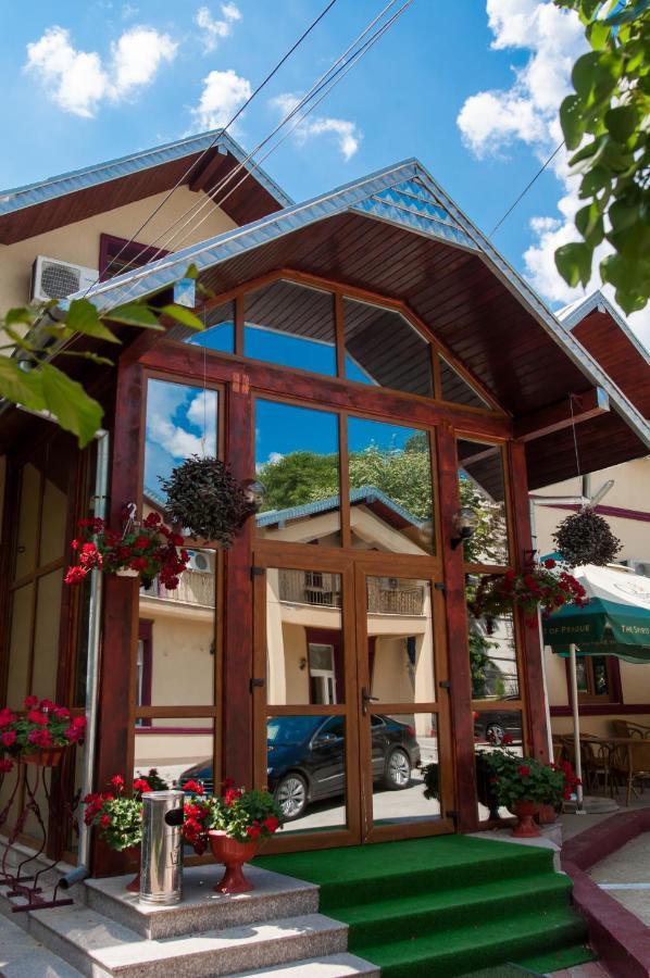 Pensiunea Splendid Dorohoi Exterior photo