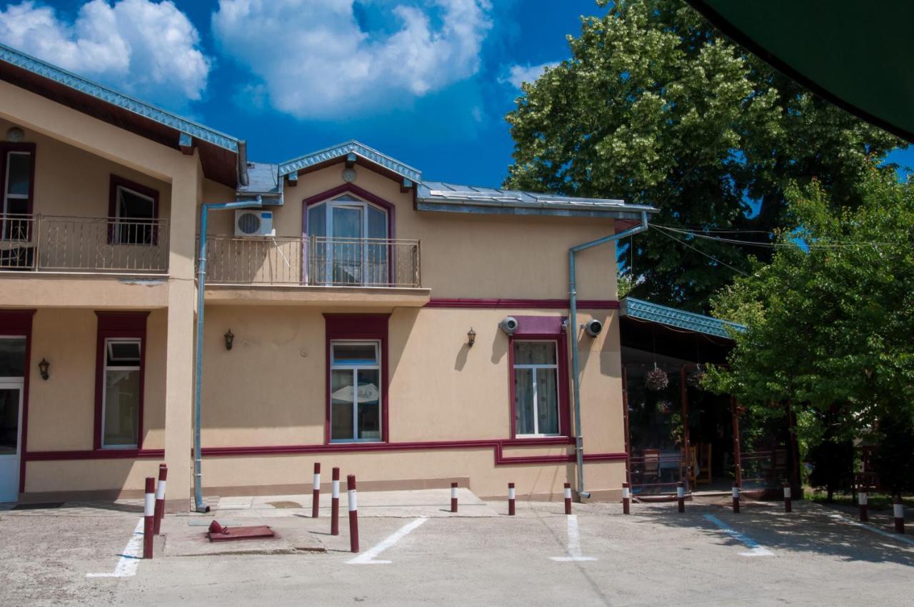 Pensiunea Splendid Dorohoi Exterior photo